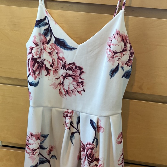NWT White Floral Dress - Picture 3 of 5